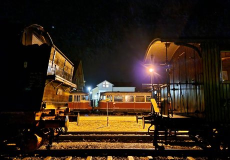 In der Nacht zuvor: 97 501 döst mit Ruhefeuer vor sich hin. Der Württemberger 2740 leistet ihr Gesellschaft