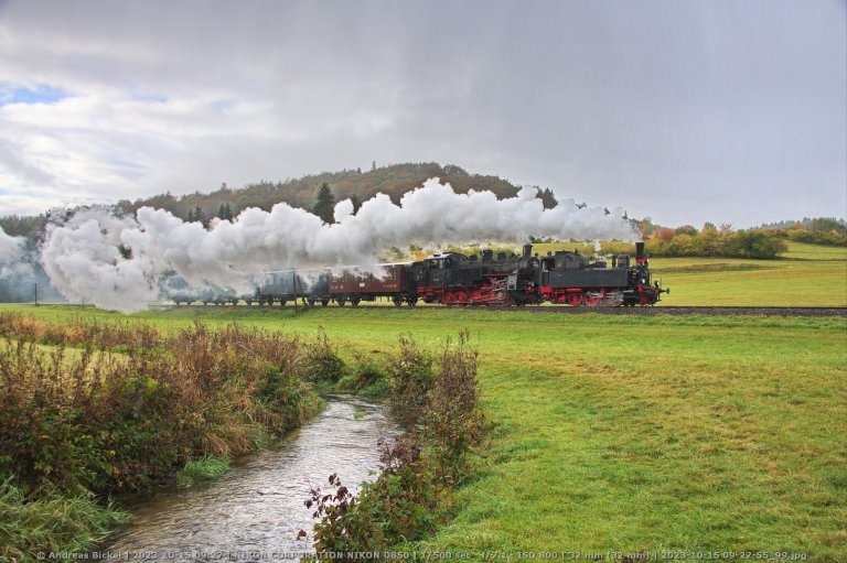 Vorspannfahrtag am 15.10.23: SAB-T3 Nr. 930 und ZHL-97 501 am BÜ Bermannstal bei Gomadingen