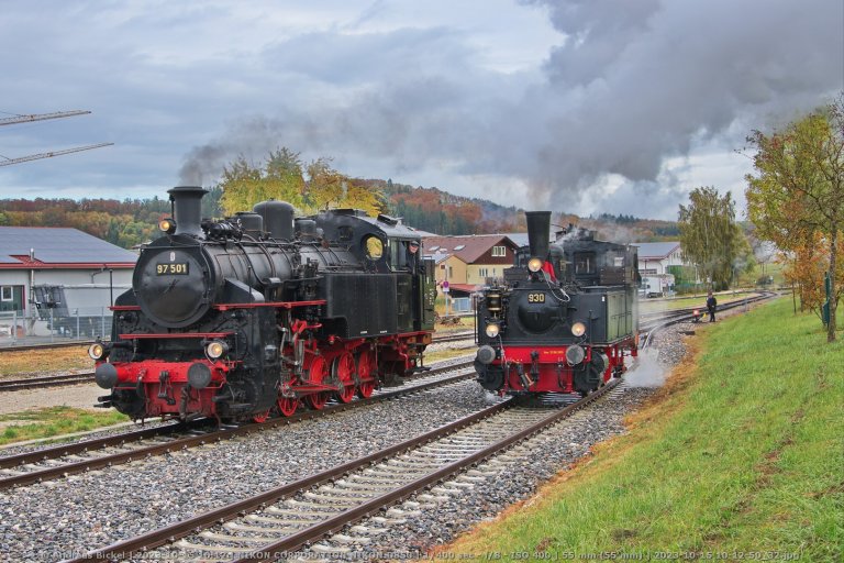 Vorspannfahrtag am 15.10.23: SAB-T3 Nr. 930 und ZHL-97 501 beim Umsetzen in Engstingen