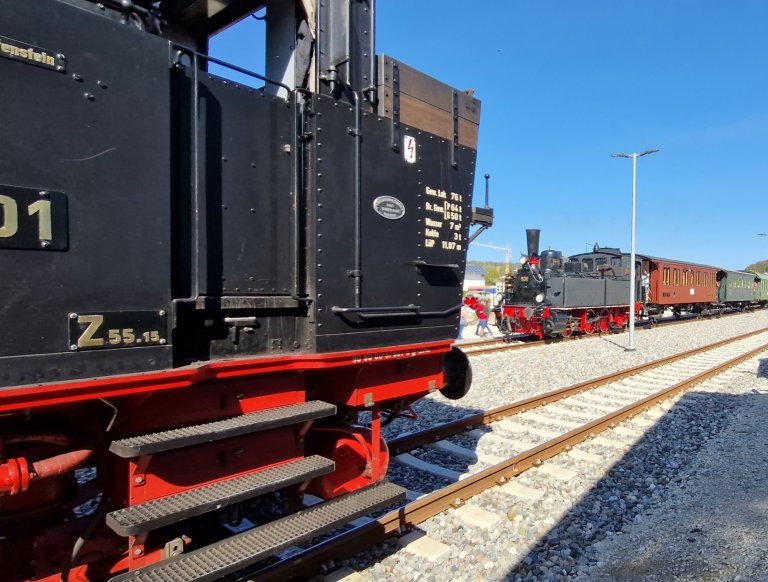 Kreuzung zweier Dampfzüge in Engstingen