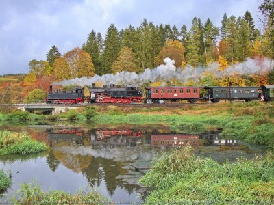 Vorspannfahrtag am 15.10.23: SAB-T3 Nr. 930 und ZHL-97 501 an der herzoglichen Schwemme bei Grafeneck